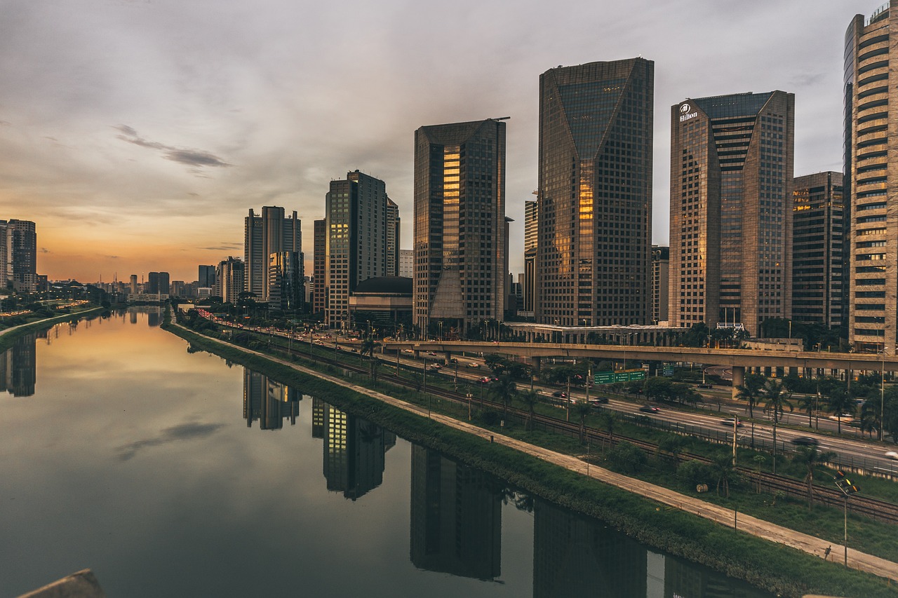 探索最新盘市场动向，揭秘最新楼盘与趋势分析