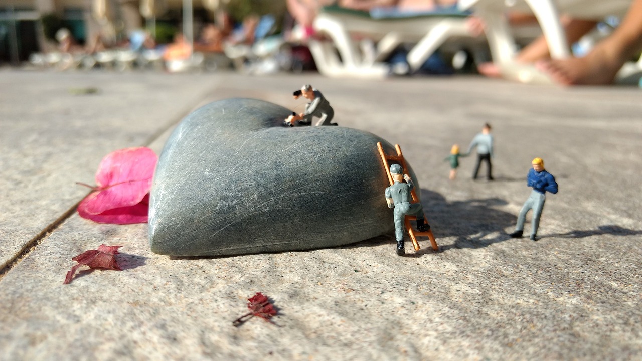 情感世界的微妙变化，探索情人间最新动态