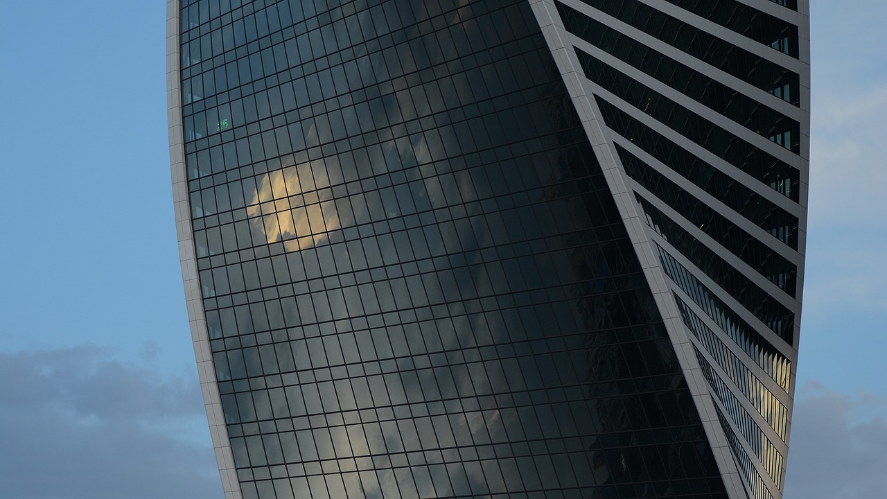 现代建筑美学典范，修龙阶最新动态探索