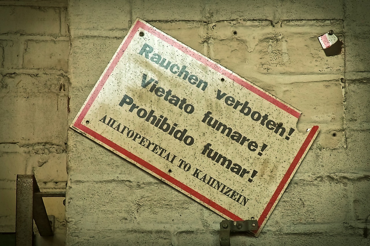 关于最新黑料网站的警示，敏感内容需谨慎，遵守法律远离风险