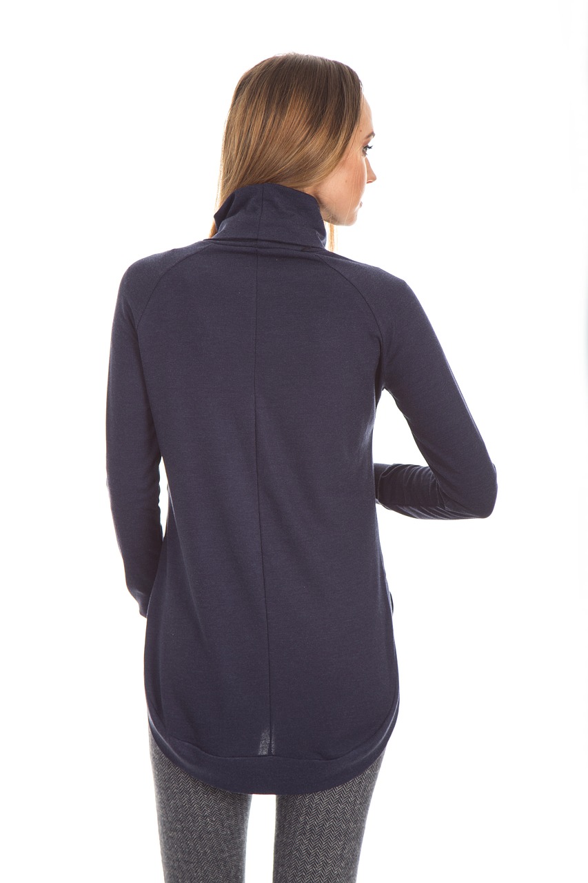 革新设计引领时尚潮流，最新型雨衣亮相！