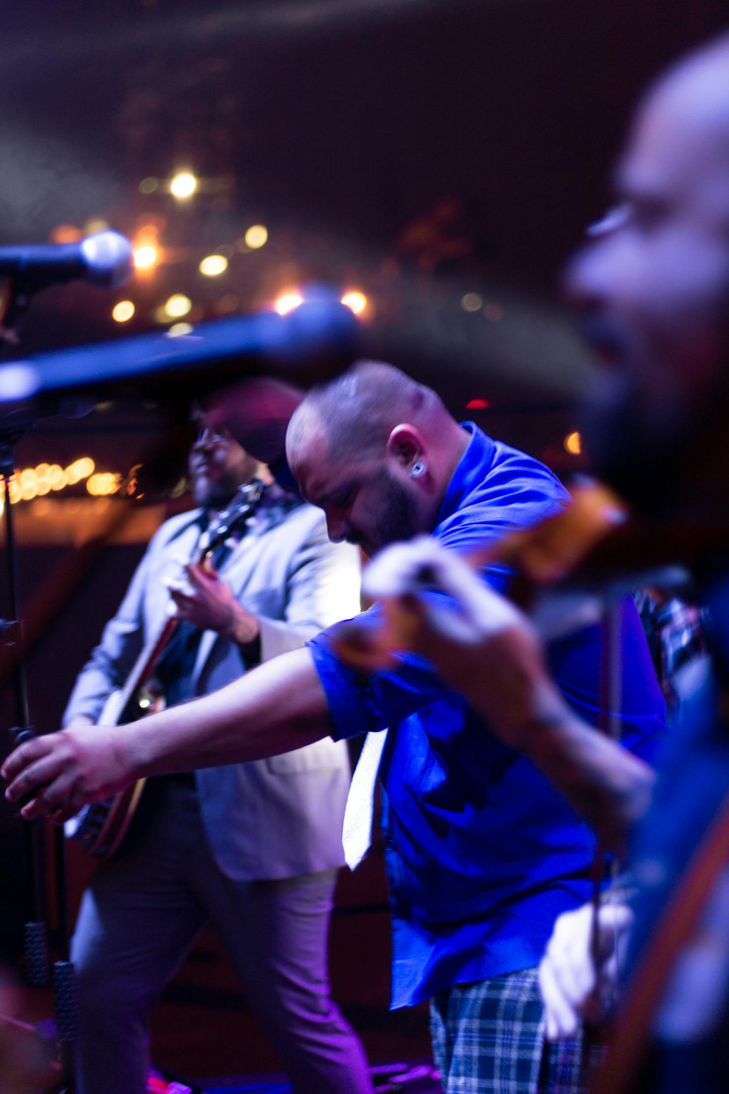 香港璀璨歌坛之星,音乐之光下的男明星风采