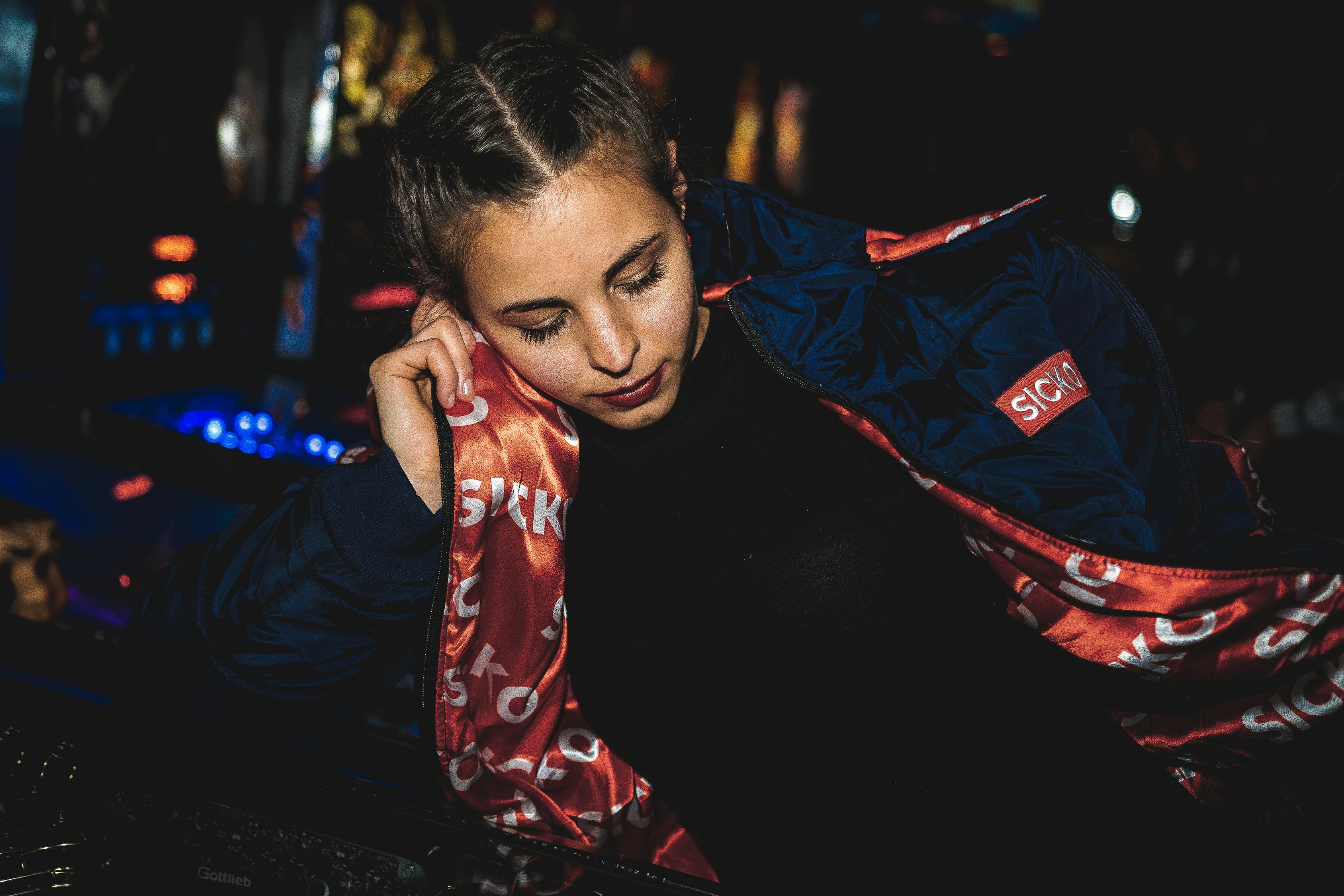 揭秘何润东最新照片魅力，今日热议焦点曝光！