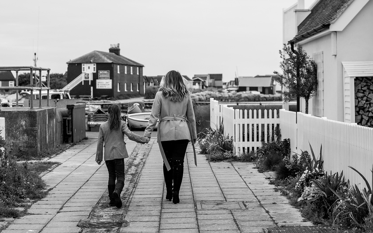 母与女，情感交织的母爱与成长故事，今日电影推荐。