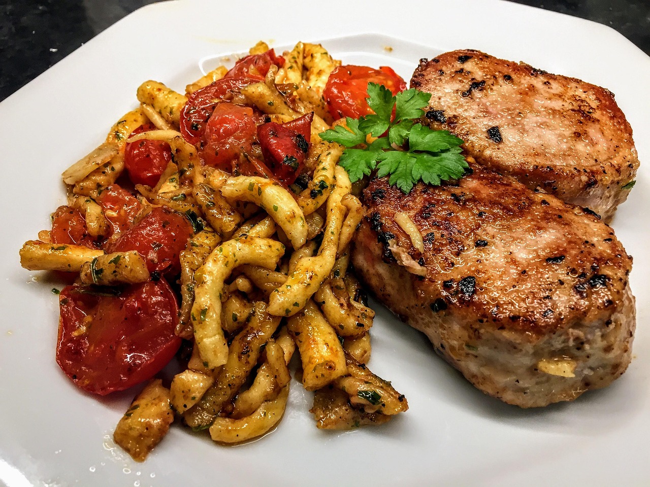 方便面创新吃法大揭秘!今日话题带你探索新口味!