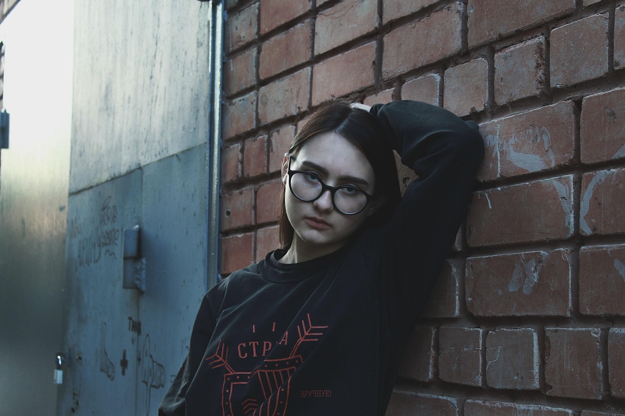 王俊凯四周年庆生照，回顾成长历程，感受魅力影响力