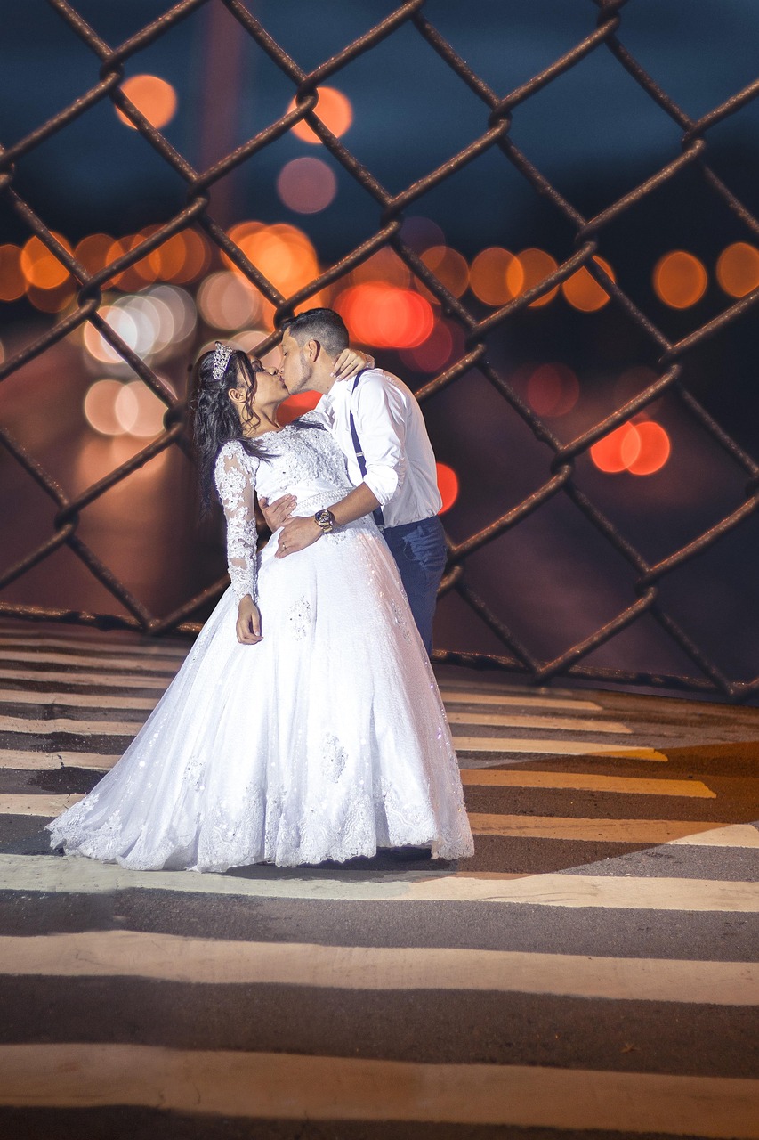 四月结婚后的甜蜜恋爱故事，从恋爱到相伴的旅程