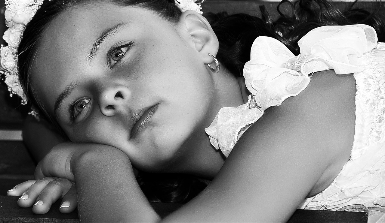 四月春风中的璀璨星光,演员爱菲儿闪耀登场