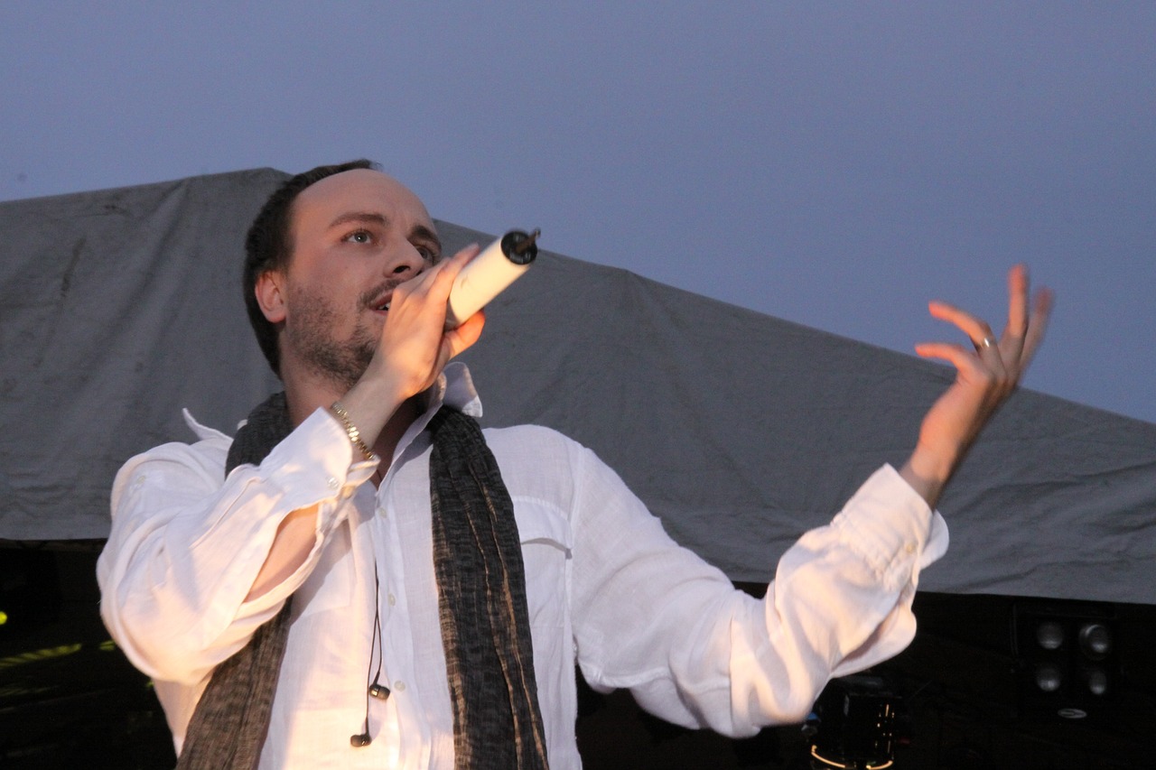 四月泰国娱乐圈璀璨之星,最炙手可热的男明星风采