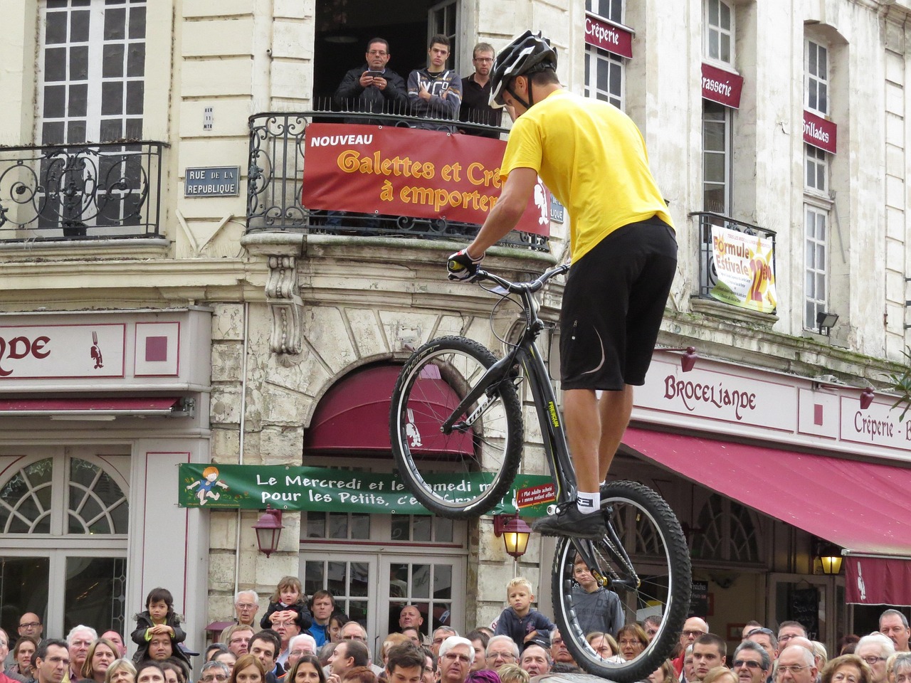 共享单车上市公司四月表现,市场独角兽的崛起与挑战