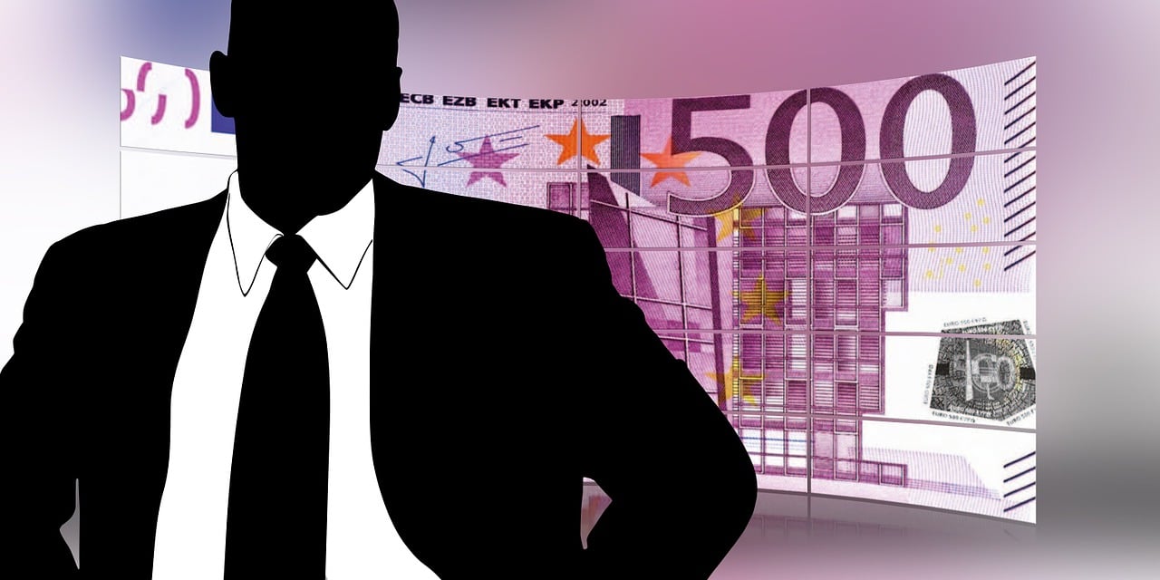 五月电影中的老板秘书形象深度解析