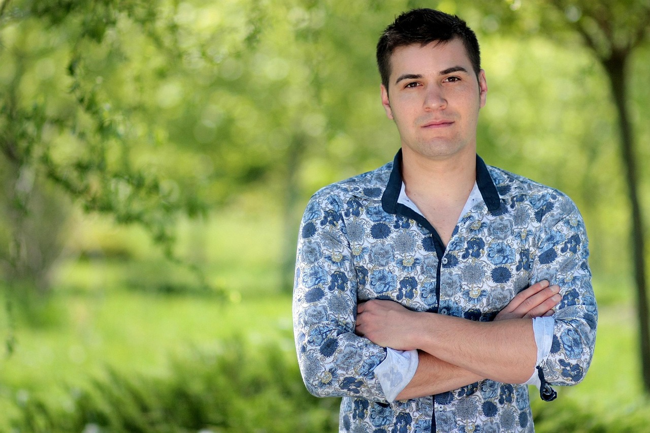 五月香港离世的璀璨之星,老演员的生命颂歌