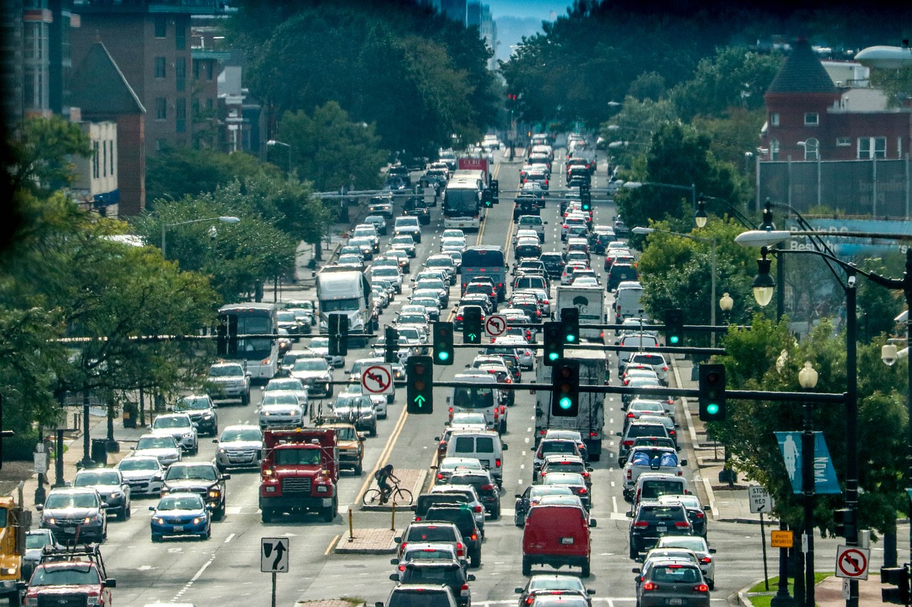 房多多五月绽放，上市之路的启示与展望