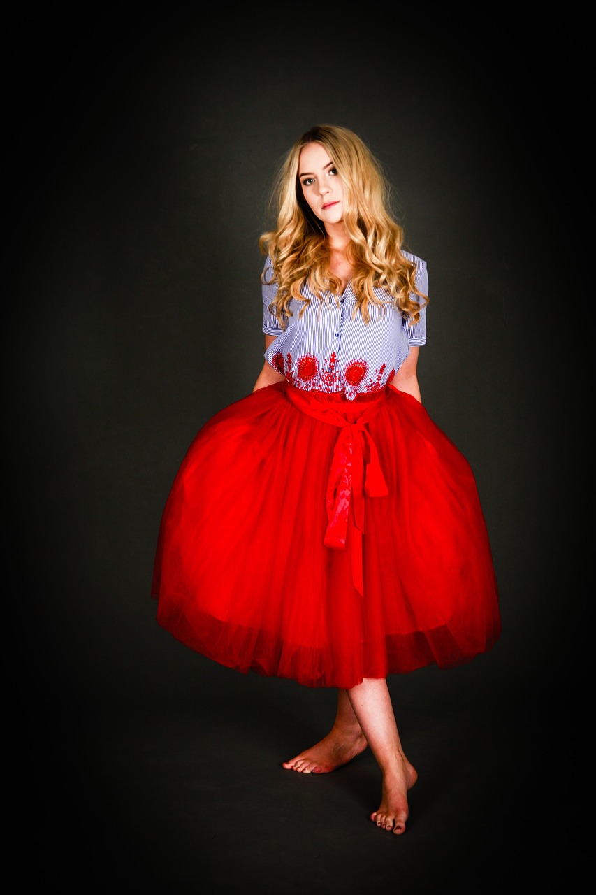 五月甘甘世界女装连衣裙新款时尚探索，探索最新女装魅力