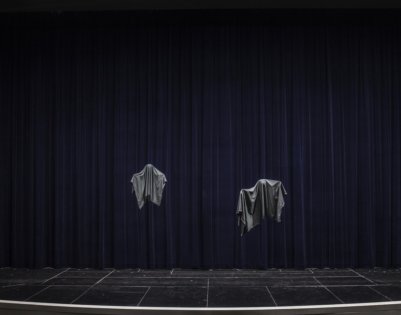 五月电影盛宴，鬼魅影像的惊悚之旅之恐怖鬼片展